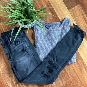 Women’s AEO size 4 regular dark charcoal distressed next level stretch jeans